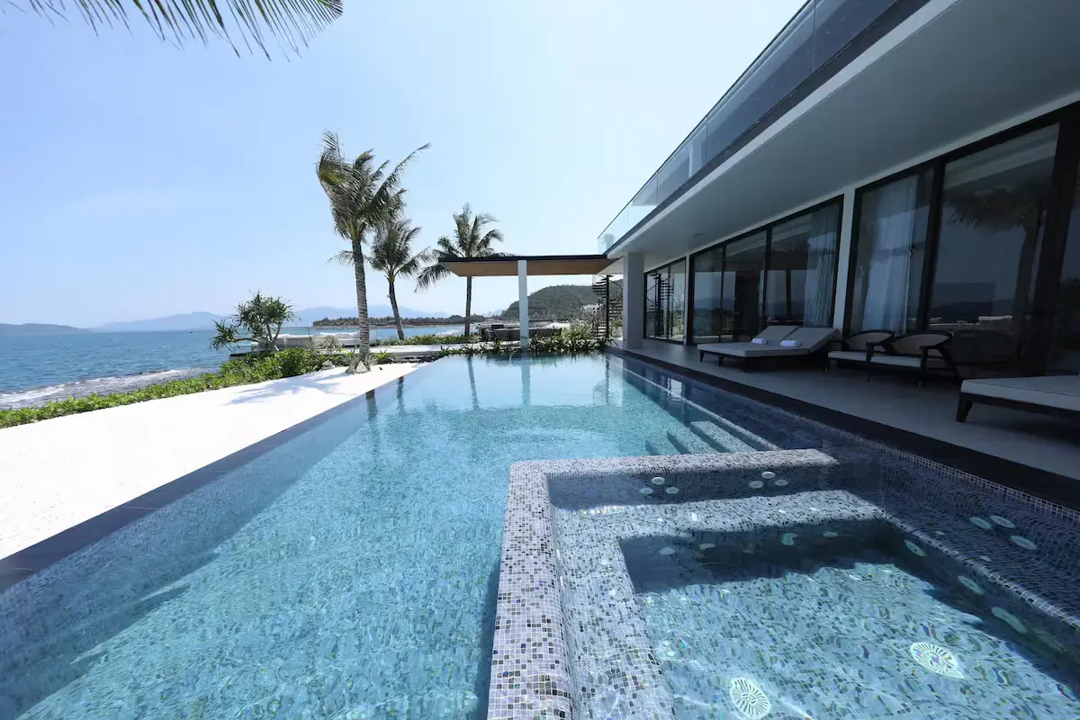 Hồ bơi vô cực và jacuzzi riêng